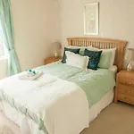 Elegant 3-Bed House W Garden