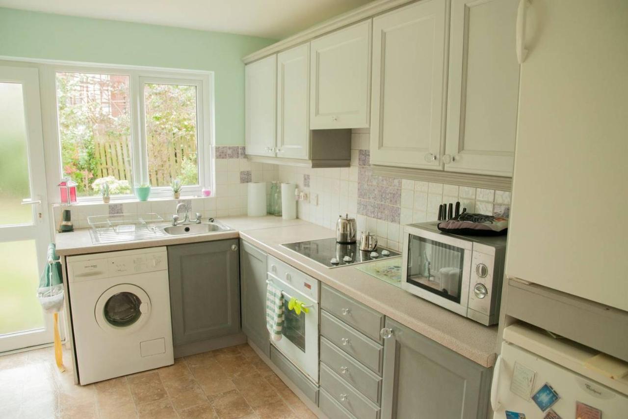 Holiday home Elegant 3-bed House W Garden Belfast