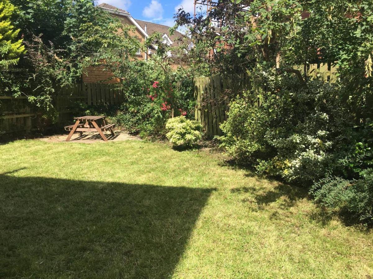 Holiday home Elegant 3-bed House W Garden Belfast